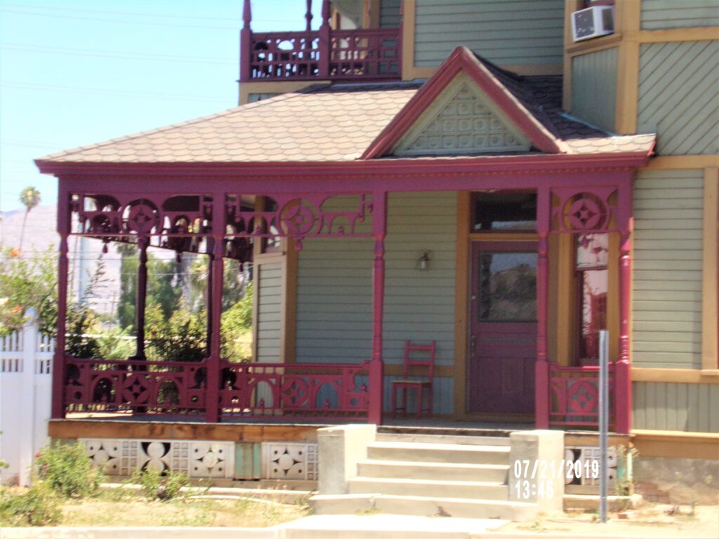 MacIntire House Porch Project Fanished Spandrel & Rail Instilation Front View 2019